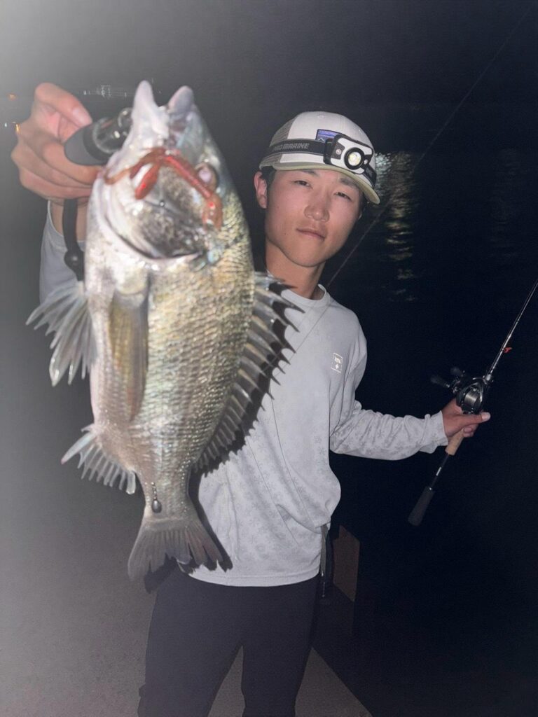 浜名湖ナイトチニングの一尾へ｜ドライブホッグと「動かして止める」操作の釣果写真